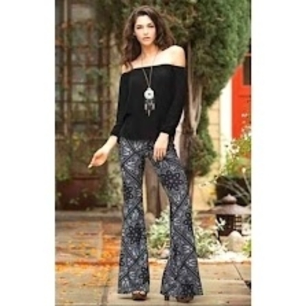 Ultra Comfortable Pants with Patterned Flare. Size S 30 Inch Inseam.